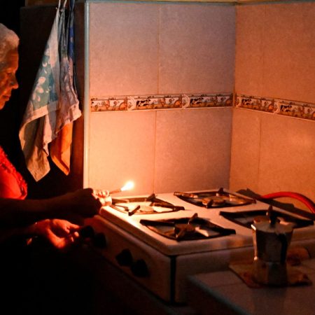 Χωρίς καύσιμα, τρόφιμα και φως: Τι συμβαίνει πραγματικά στην Κούβα