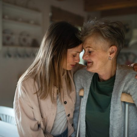 «Σήκωσε, αν θες, το τηλέφωνο στη μάνα σου. Εσύ μπορείς, εγώ όχι πια»