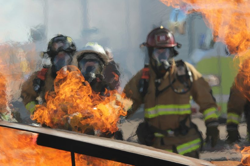 Καθημερινότητα εθελοντή πυροσβέστη σημαίνει να είσαι έτοιμος να τρέξεις όταν όλα καίγονται