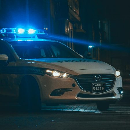 Απόπειρα γυναικοκτονίας Κρήτη: Μπροστά στα παιδιά η παράσυρση της 27χρονης