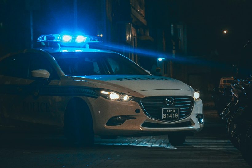 Απόπειρα γυναικοκτονίας Κρήτη: Μπροστά στα παιδιά η παράσυρση της 27χρονης