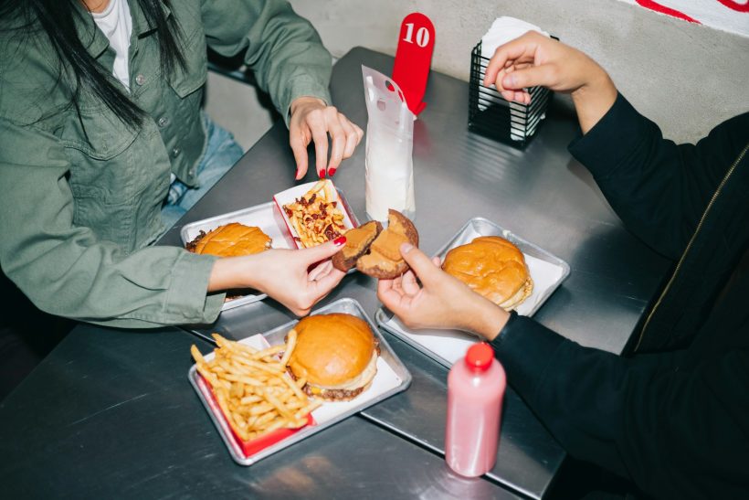 Τα 10 πιο υγιεινά γεύματα στα fast food σύμφωνα με ειδικούς