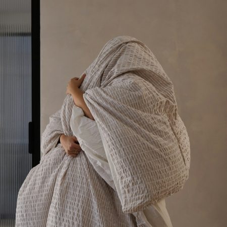 Γιατί κάποιοι άνθρωποι κοιμούνται με κουβέρτα, ακόμα και στη ζέστη;