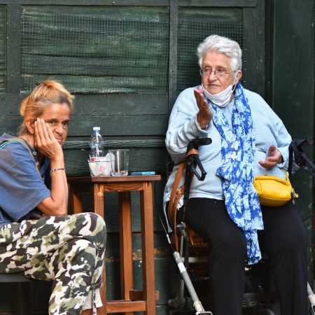 Στην επαρχία κουτσομπολεύουν περισσότερο; 5 τρόποι να προστατευτείς