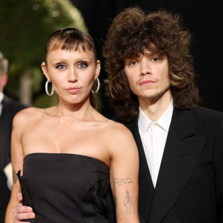 Ο σύντροφος της Miley Cyrus θέλει να πάρει το επίθετό της και τιμή του