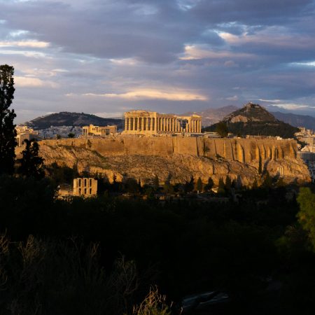 220 χρόνια μετά, το δυτικό αέτωμα του Παρθενώνα ολοκληρώθηκε!