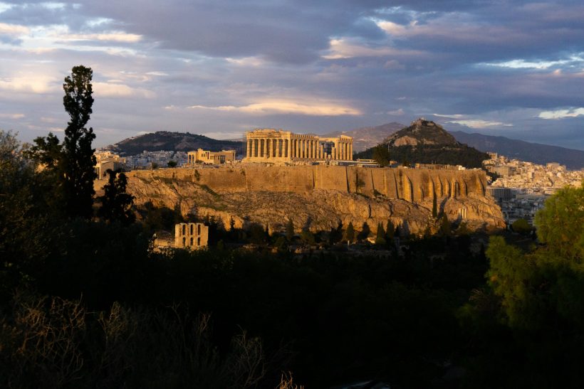 220 χρόνια μετά, το δυτικό αέτωμα του Παρθενώνα ολοκληρώθηκε!