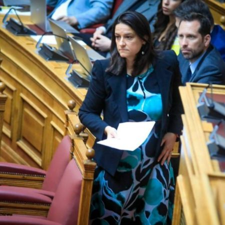 Υπερψηφίστηκε η ίση αμοιβή ανδρών και γυναικών – Τι προβλέπει ο νέος νόμος
