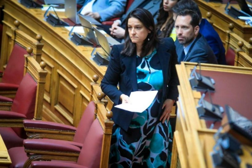Υπερψηφίστηκε η ίση αμοιβή ανδρών και γυναικών – Τι προβλέπει ο νέος νόμος
