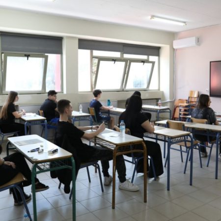 2 μαθητές του ΕΠΑΛ πήραν κατά λάθος τα θέματα των ΓΕΛ και τελικά βαθμολογήθηκαν με άριστα
