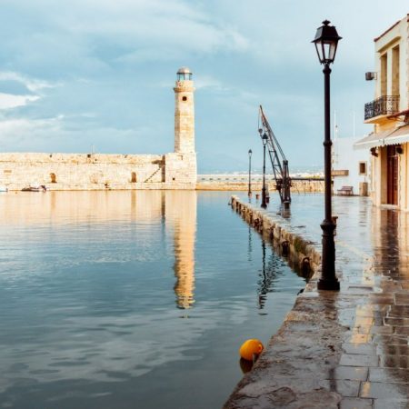 Όποιος σπούδασε στο Ρέθυμνο, ξέρει ότι εκεί κλαις δυο φορές