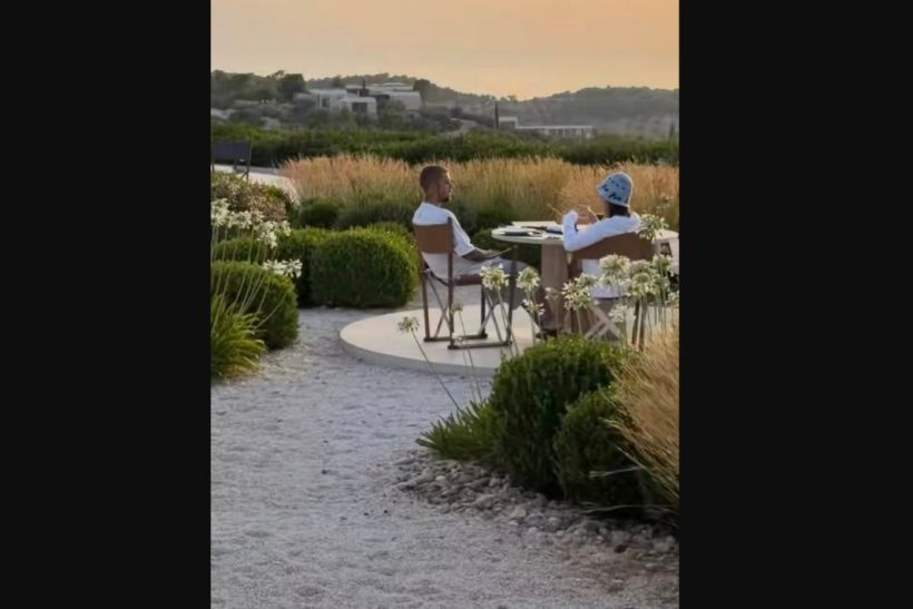 Hailey και Justin Bieber κάνουν διακοπές στο Κρανίδι με τον γιο τους, γιατί σαν την Ελλαδίτσα δεν έχει