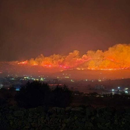 Τι γίνεται στην Πάρο από χθες, ρε παιδιά;