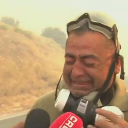 Ρέθυμνο: Πυροσβέστης ξεσπάει σε κλάματα για τους συναδέλφους του και τα λόγια περισσεύουν