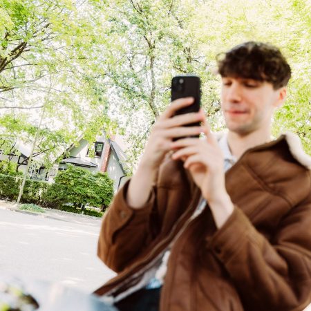 Η επιστήμη απαντά στο σπαστικό ερώτημα: Γιατί θέλουμε να ακυρώσουμε μια έξοδο που εμείς κανονίσαμε;