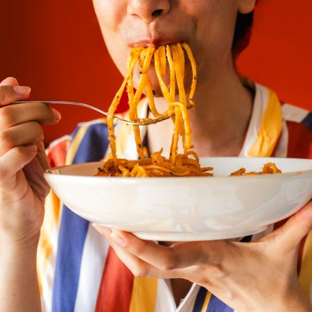Food noise: Γιατί σκέφτεσαι συνέχεια τι θα φας ακόμα κι όταν δεν πεινάς