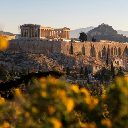 Ακρόπολη, Δελφοί, Αρχαία Ολυμπία κι άλλα πολλά θα είναι πλέον «μέρος» μιας Α.Ε (και με τον νόμο)