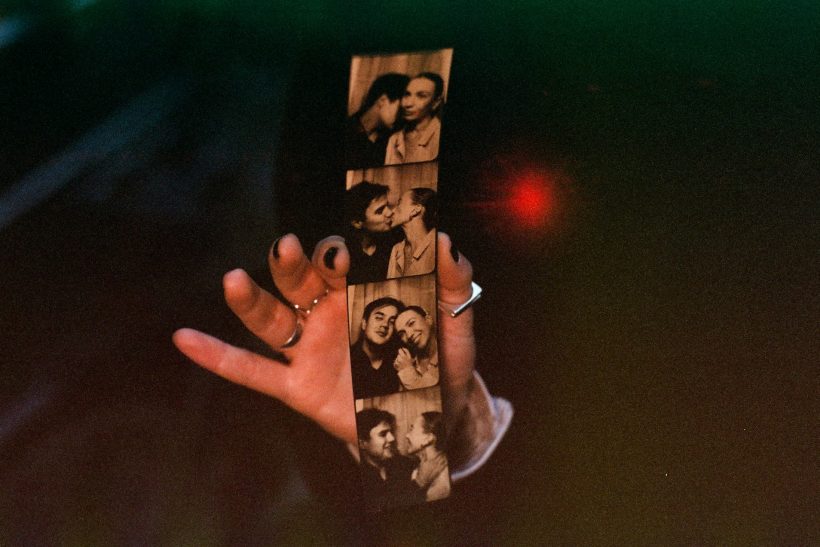 12 φορές που οι Έλληνες ποιητές και συγγραφείς είπαν «σ’ αγαπώ» με λέξεις άπιαστες
