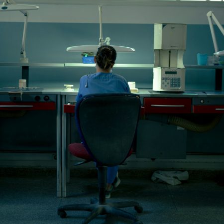 Η πρώτη γιατρός που πήρε αποζημίωση 20.000 ευρώ για burnout είναι γεγονός