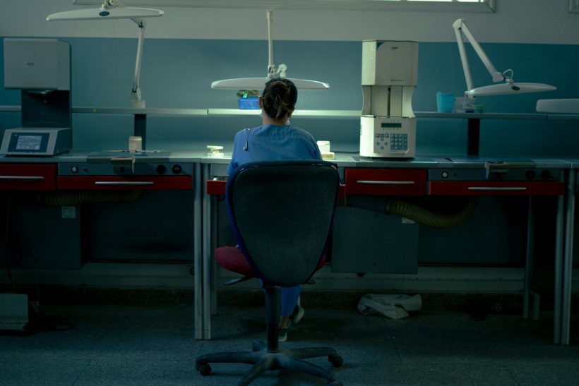 Η πρώτη γιατρός που πήρε αποζημίωση 20.000 ευρώ για burnout είναι γεγονός