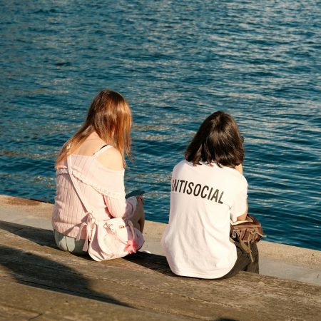 Γιατί οι φιλίες μετά τα 30 γίνονται τόσο δύσκολες;
