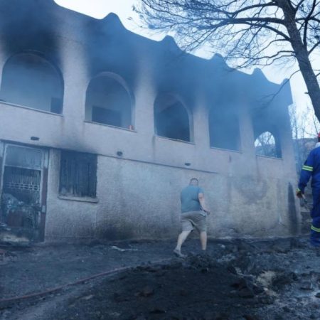 Φ0νική πυρκαγιά στη Σαλαμίνα: Τα σενάρια για τα δύο πύρινα μέτωπα