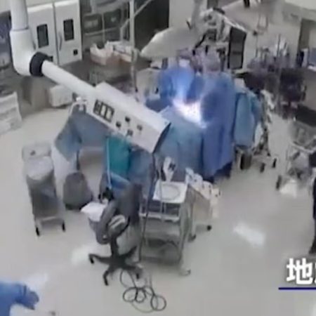 Ιαπωνία: Γιατροί κρατούν τον ασθενή πάνω στο χειρουργικό τραπέζι την ώρα των 7,1 Ρίχτερ