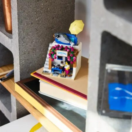 Η ελληνική ταβέρνα έγινε LEGO και χώρεσε τα καλοκαίρια μας σε 254 τουβλάκια