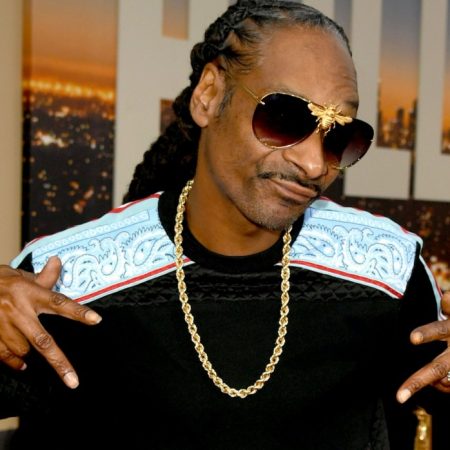 Ο Snoop Dogg δίνει 10.000 δολάρια τον μήνα για να τρως παγωτά σε όλο τον κόσμο