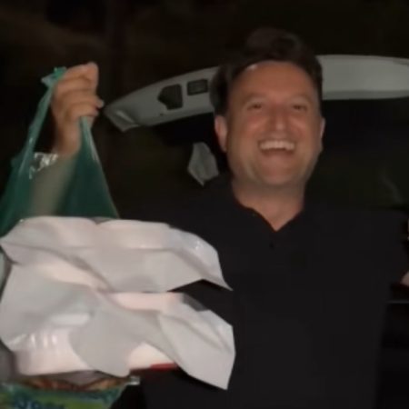 Γλυκούλης Αργύρης Αγγέλου κέρδισε χαρτί υγείας σε λαχειοφόρο αγορά