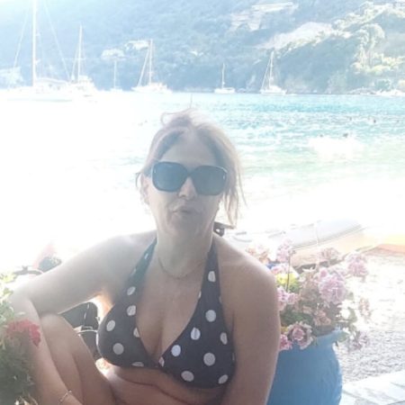 Ελένη Ράντου: «Γυναίκες, σε όποια ηλικία, μη μασάτε - Βάλτε ό,τι σας βολεύει»