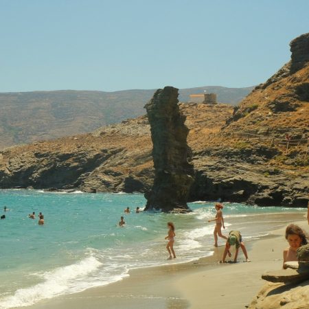 Η Άνδρος είναι το αρχοντικό νησί των Κυκλάδων, το οποίο, θα λατρέψεις