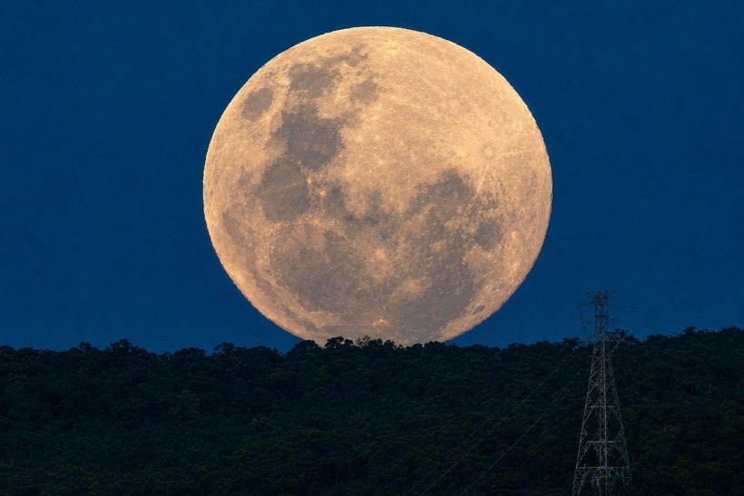 Τα 4 ζώδια που ζορίζει η έκλειψη και η πανσέληνος Αυγούστου