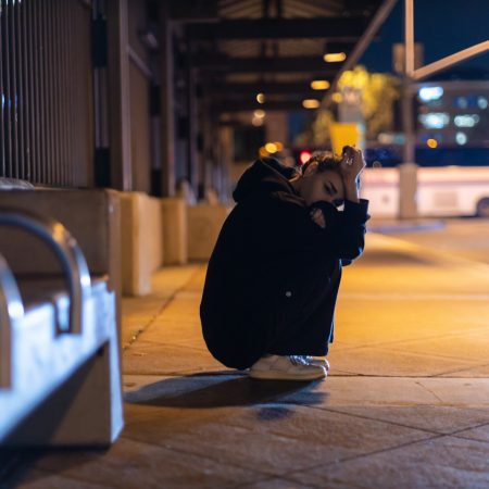 Τι ακριβώς μας συμβαίνει όταν νιώθουμε μοναξιά;