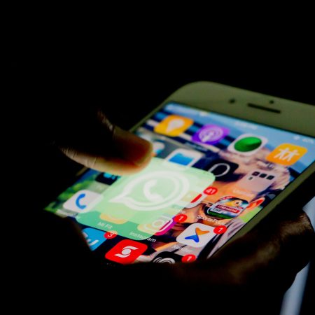 Το διαβ0λάκι των social media που τρυπάει την εμπιστοσύνη στις σχέσεις