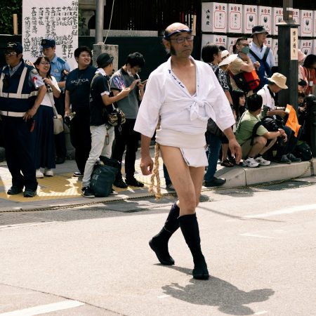 Οι άνδρες στην Ιαπωνία ξυρίζονται για να αντέξουν τη ζέστη