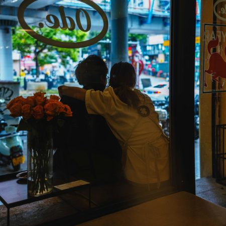 Καλύτερα με αμαρτωλούς που παραδέχονται τα λάθη τους, παρά με «αγίους» που τα κρύβουν