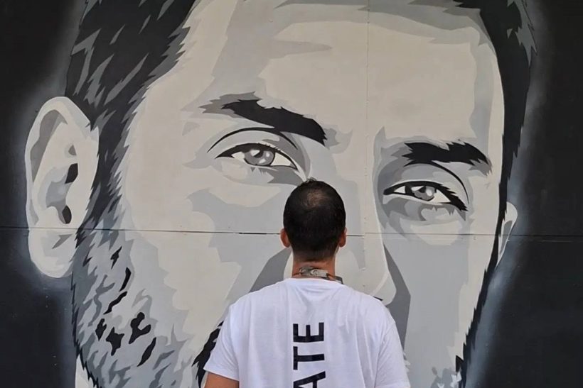Οι street artists αποδίδουν φόρο τιμής στον Γιώργο Μαζωνάκη