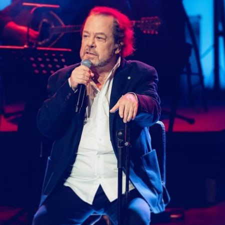 «Ο Πάριος γέρασε, τι θέλει ακόμη και τραγουδάει;»