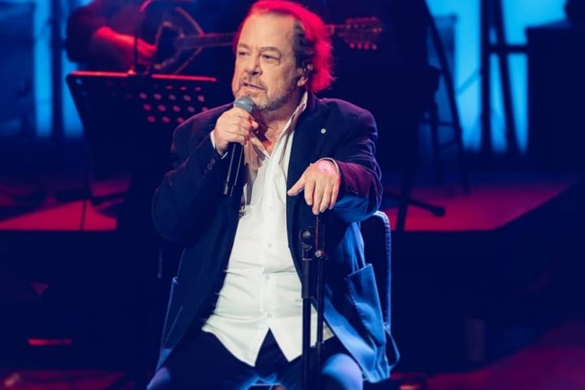 «Ο Πάριος γέρασε, τι θέλει ακόμη και τραγουδάει;»