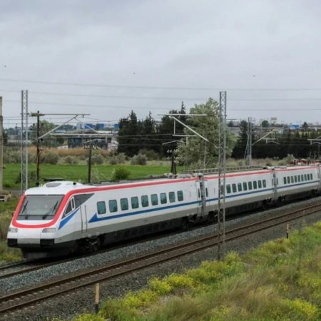 Ξεκίνησε το πρώτο τρένο με 100% τηλεδιοίκηση: Κάλλιο αργά παρά πριν από τα Τέμπη;