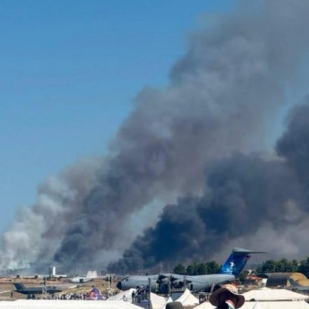 Athens Flying Week: Συνετρίβη διθέσιο αεροσκάφος κατά τη διάρκεια επίδειξης- Κόπηκε στα δύο