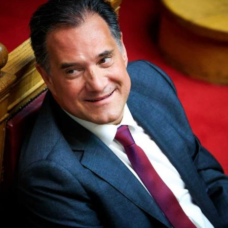 «Μπας κι έχεις κάνει κάνα μπaφο;» είπε να ρωτήσει ο πλακατζής Άδωνις δημοσιογράφο On air