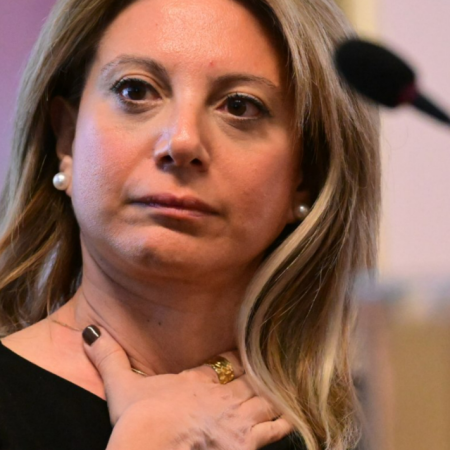 Έχει η Μαρία Καρυστιανού πaράνομο μηχάνημα στο ιατρείο της;