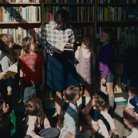 «Σιγά τη δουλειά των εκπαιδευτικών, έχουν τρεις μήνες διακοπές και δουλεύουν πεντάωρο»