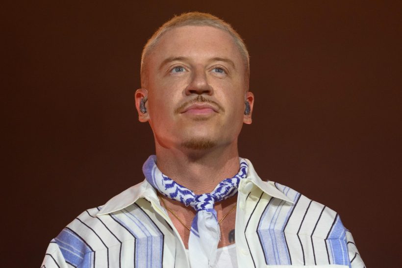 O Macklemore δεν είναι απολιτίκ και ξεκινάει συναυλίες για την Πaλαιστiνη