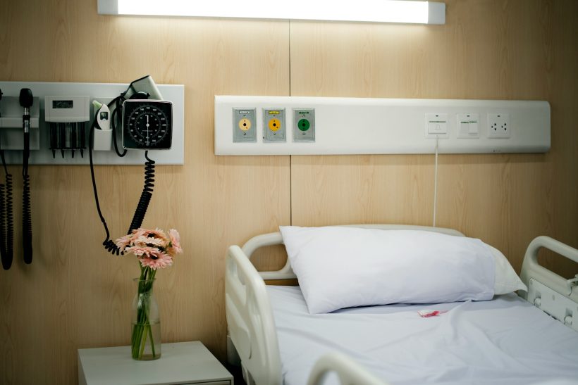 Mέσα σε ένα ιατρικό δωμάτιο καταλαβαίνεις ότι κανένα άγχος δεν είναι πραγματικά σημαντικό