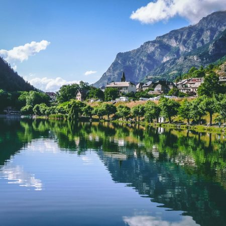 Η Ιταλία σε πληρώνει για να μείνεις έναν μήνα στις Άλπεις· Μόνο που υπάρχει μια μικρή λεπτομέρεια