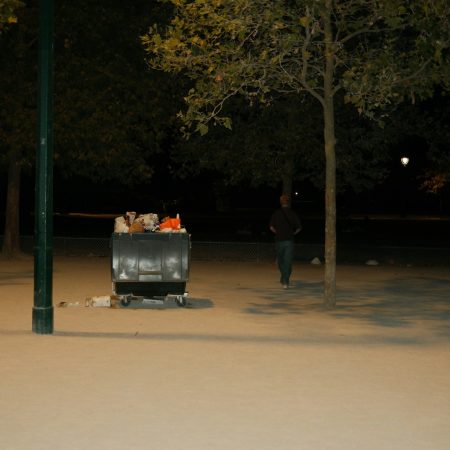Πώς μια σακούλα σκουπιδιών μπορεί να σου δείξει ότι μεγάλωσες
