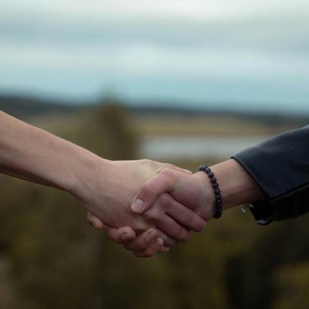 Σχέσεις, οικογένεια, δουλειά: Όσα κρύβουν τα ψιλά γράμματα και κανείς δε μας είπε